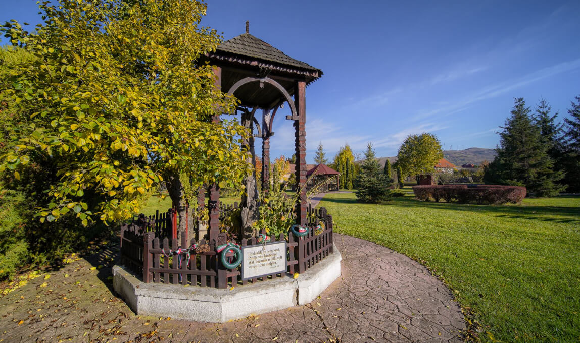 Gyárfás mansion, statue of Sándor Petőfi, Petőfi's pear tree