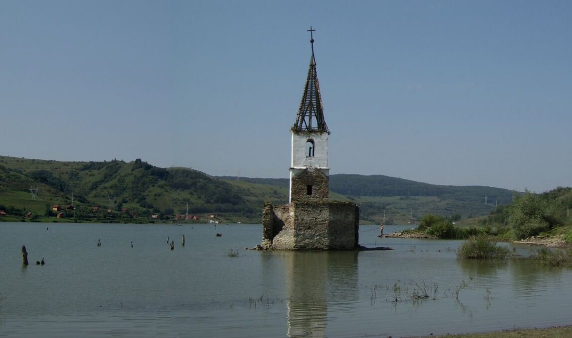 Câmp de lavandă, stropi de vară, aventură SUP