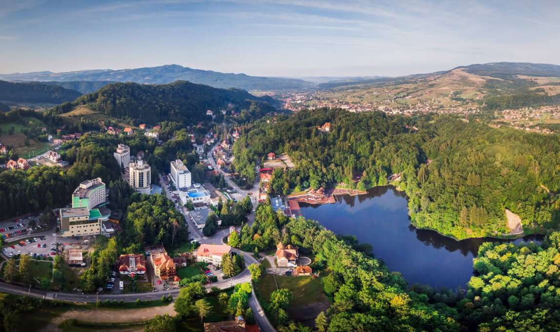 Cu lacul său sărat unic și defileul de sare, poate fi o excursie memorabilă.